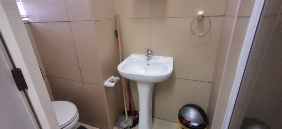 1 Bedroom Property for Sale in Vredenhof Sh Free State